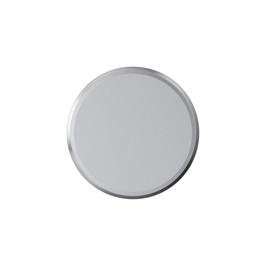 After intensive research and countless tests on knives made of steels of all degrees of hardness, we found that a unique mirror-like sharpness can be achieved with a wide range of knives, whether they are made from classic European kitchen knife steel or high-quality Damascus and carbon steel.