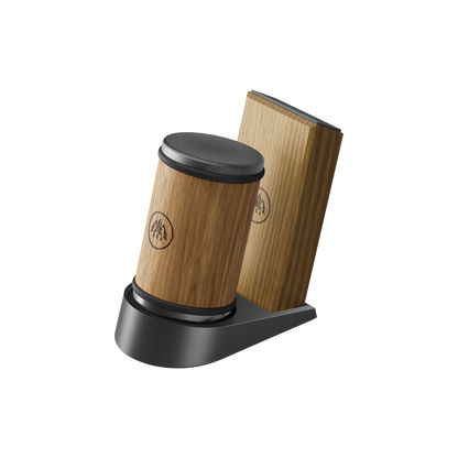 The HORL® Dock is so designed that the magnetic angle support is held in place magnetically, while the sharpener is gently parked on a silicone pad. Inclined at 20° the angle exactly matches that of the magnetic angle support for the HORL® sharpeners, which presents the sharpener very elegantly. Thanks to the anti-slip pad on the underside of the HORL® Dock, it stands firmly on any surface.
